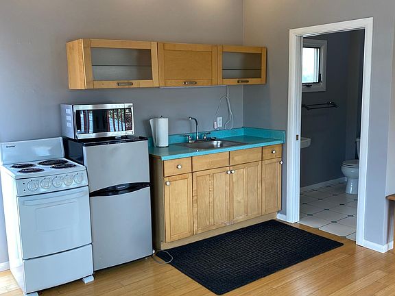 4th image of 2230 32nd St Unit 2