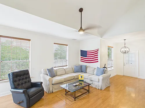 4441 Burbank Dr #601 Photo 1