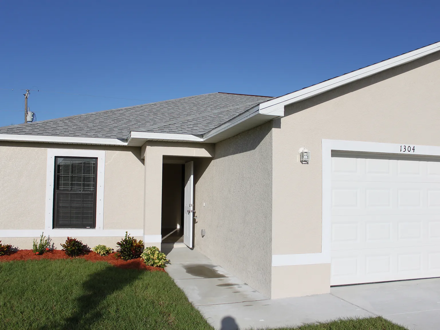 3 bed, 1200 sqft, $1,575 — Photo 2