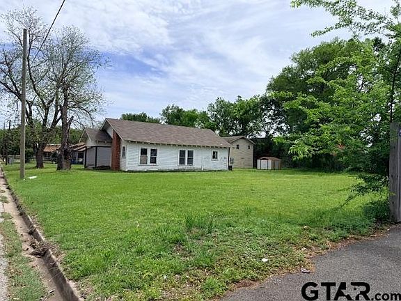 3rd image of 803 Kelly St