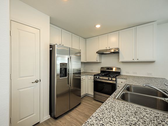 5th image of 826 Rock Bend Ln