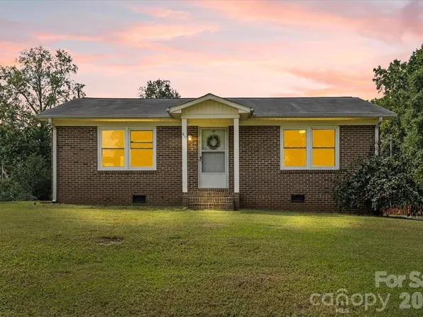 417 W Buckoak St, Stanley, NC 28164