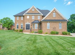 151 Club House Dr, Statesville, NC 28677