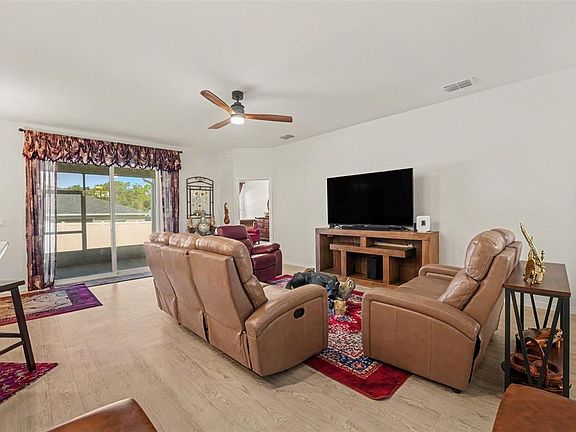 3rd image of 7190 VICTORIA ROAD