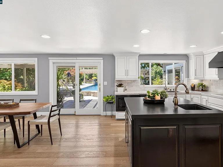 2207 Martin Ave — Photo 42