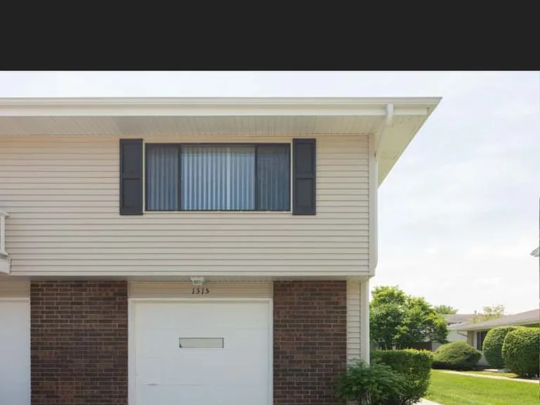 1315 Yarmouth Ct — Photo 1