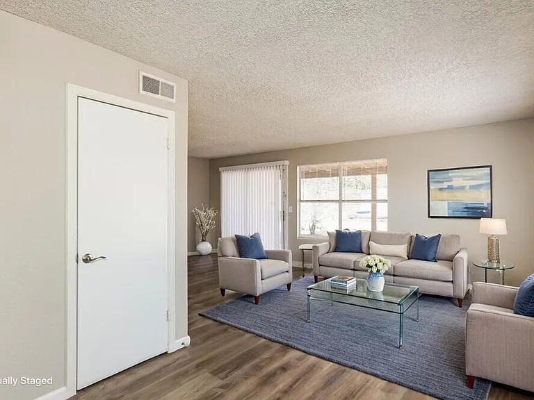 1420 E Topeka Dr — Photo 5