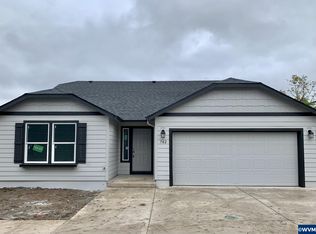 702 Cheadle Lake Ct, Lebanon, OR 97355