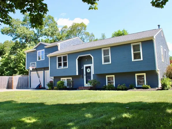 3 Erica Ave, Middleboro, MA 02346