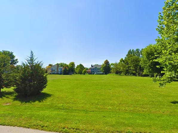 7711 Pheasant Dr, Crystal Lake, IL 60014