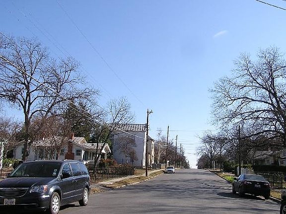 4th image of 614 E Carson St
