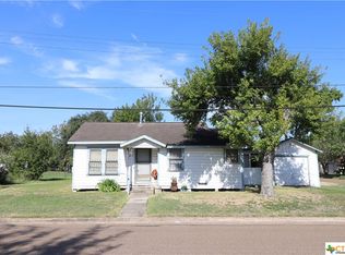 3404 E Forrest St, Victoria, TX 77901