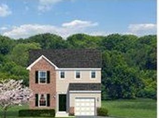 660 Pleasant View Dr, Lancaster, NY 14086