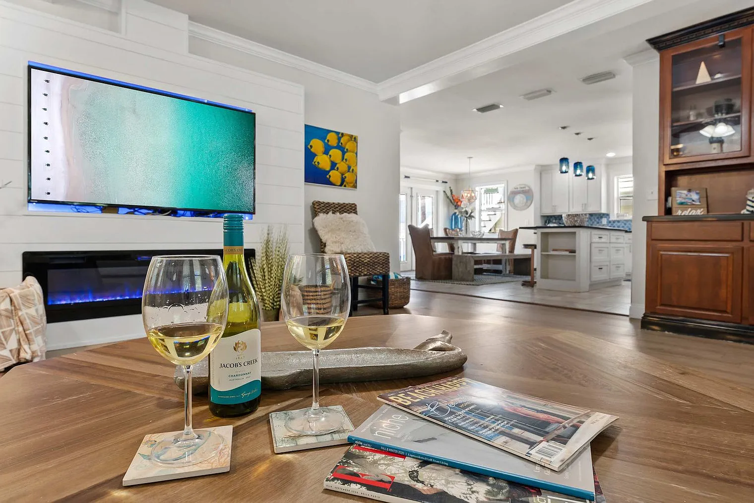 6 bed, 5.0 bath, 2497 sqft, $7,093 — Photo 1