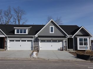 260 Canyon Creek Ct #8, Howell, MI