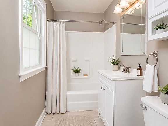5th image of 2055 Jefferson Ave #1