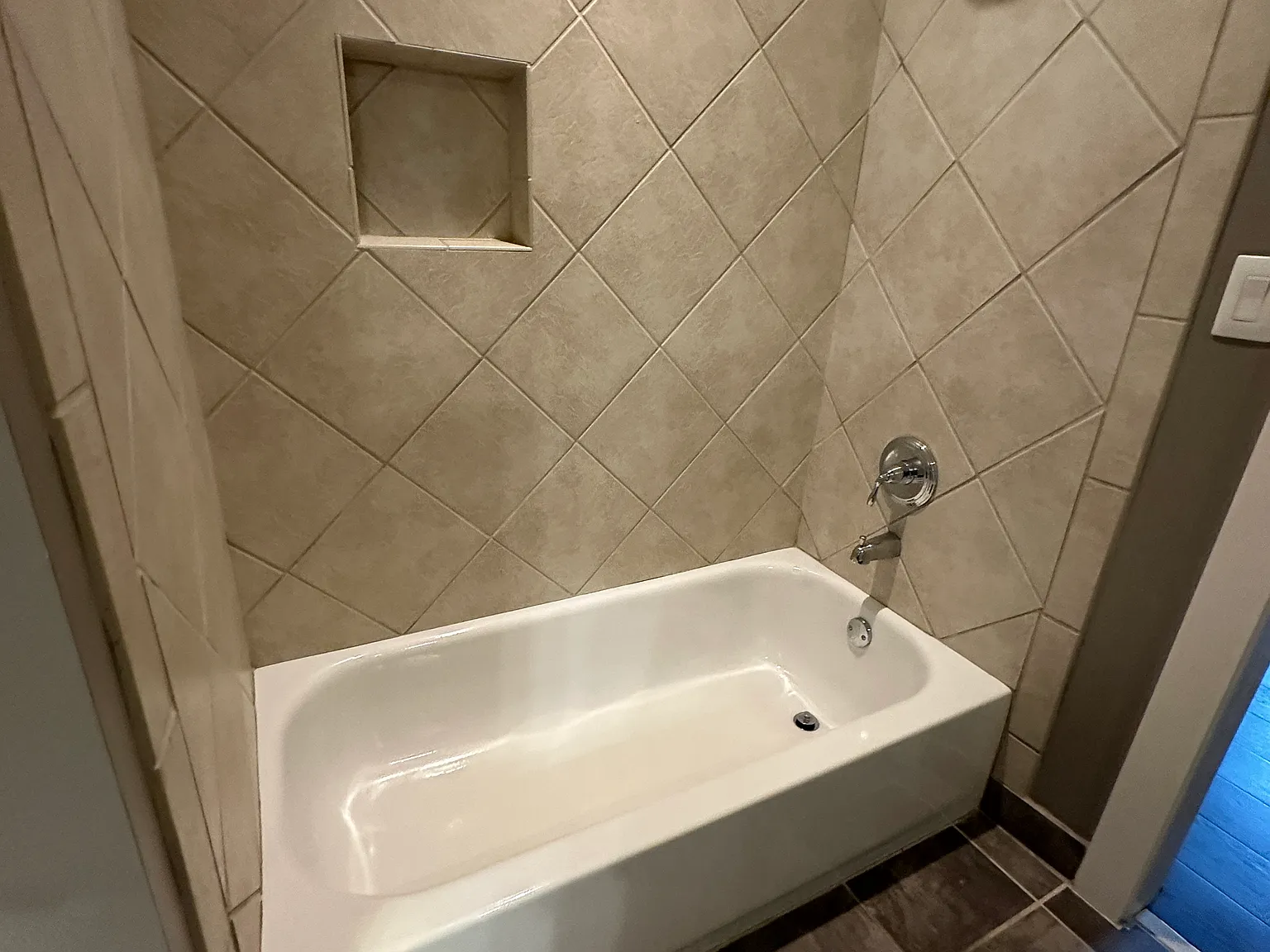 1 bed, 945 sqft, $2,300 — Photo 2