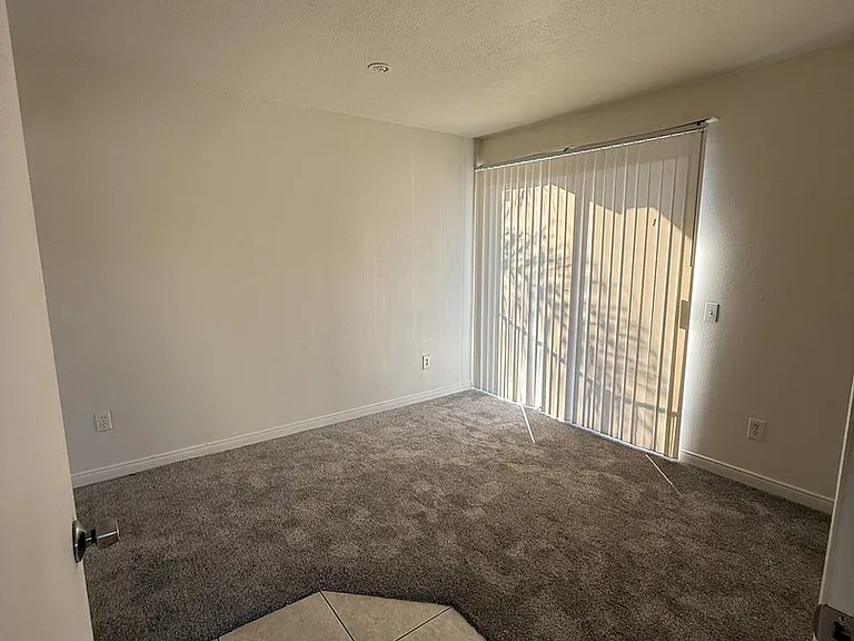 4120 Estrella Ave #14 — Photo 7