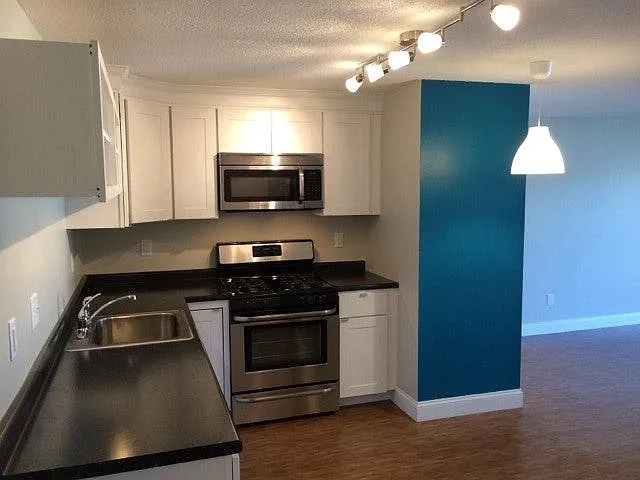 22 7th Ave #11 — Photo 1