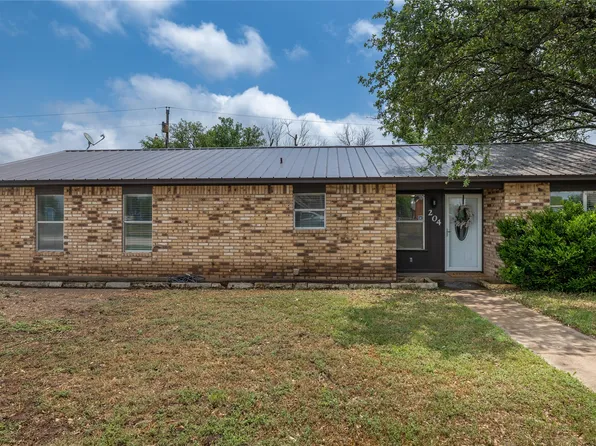 204 S Loop Dr, Brady, TX 76825