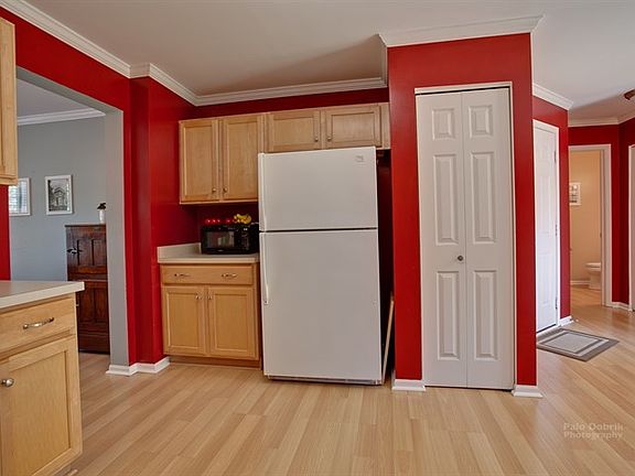 2nd image of 413 Middlebury Dr