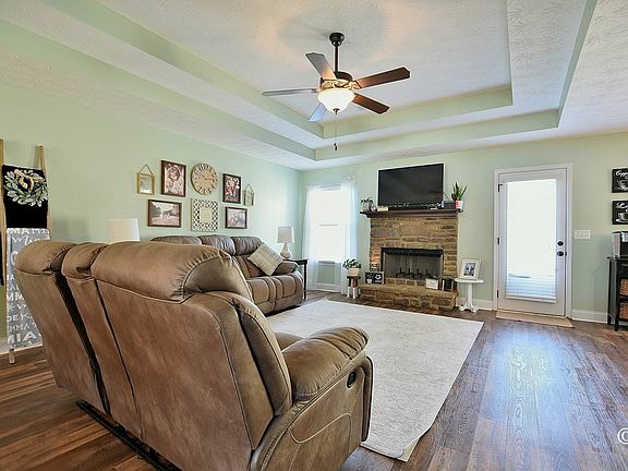 5th image of 14 Cedarwood Ln