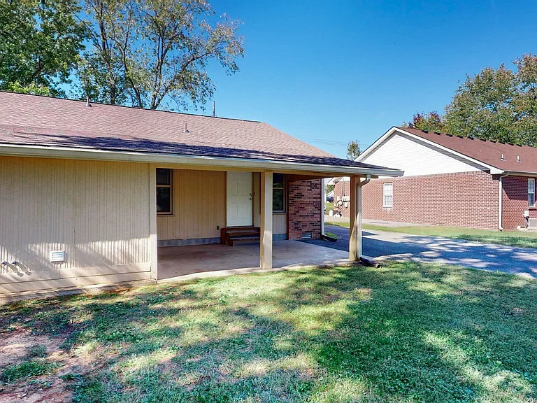 8614 Burleson Ln — Photo 32