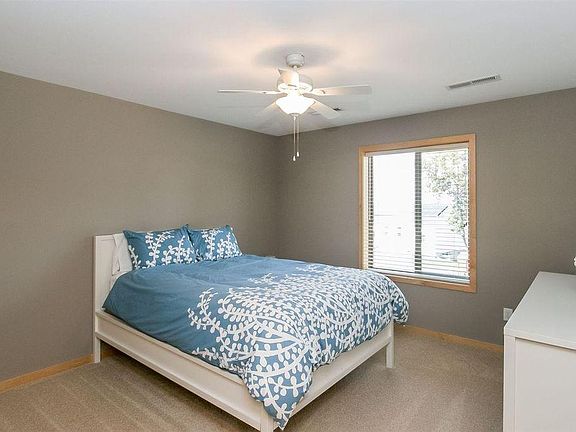 4th image of 915 Fox Valley Dr