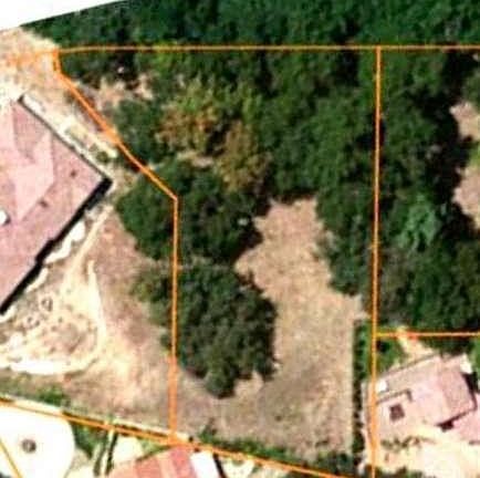 Aerial view with the lot lines super-imposed. Lines are close, but not exact.