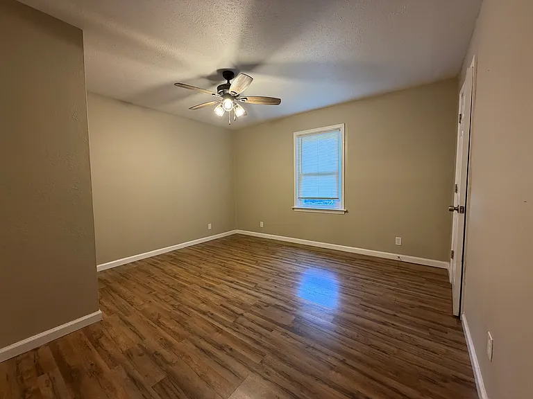 501 Columbus St — Photo 13