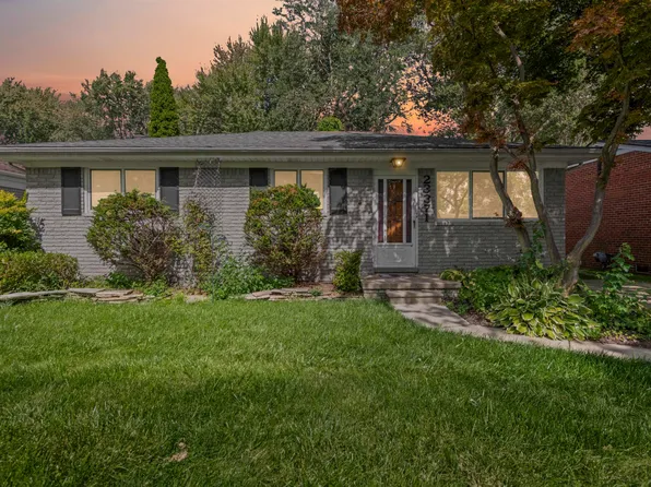 23371 Deanhurst St, Clinton Township, MI 48035