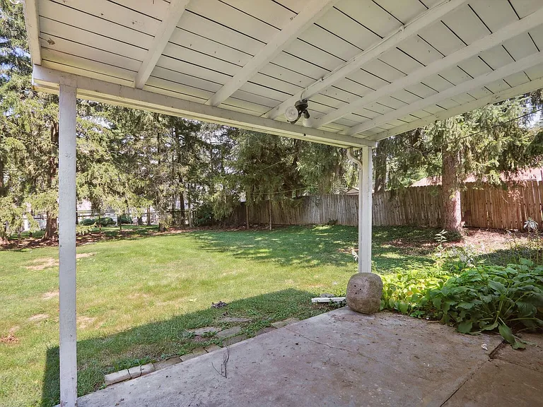 1614 W Union St — Photo 19