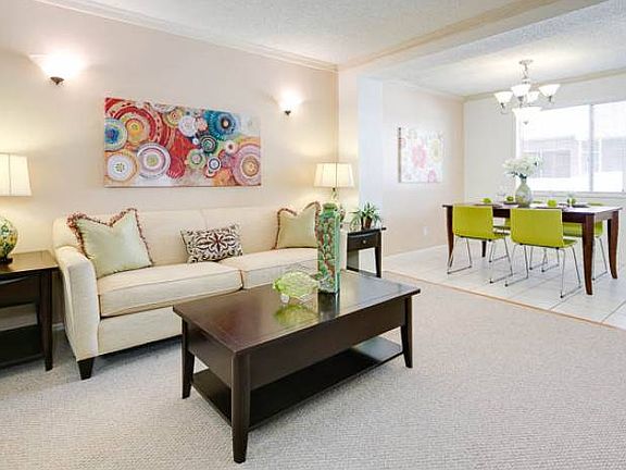 4th image of 981 E Villa St APT 5