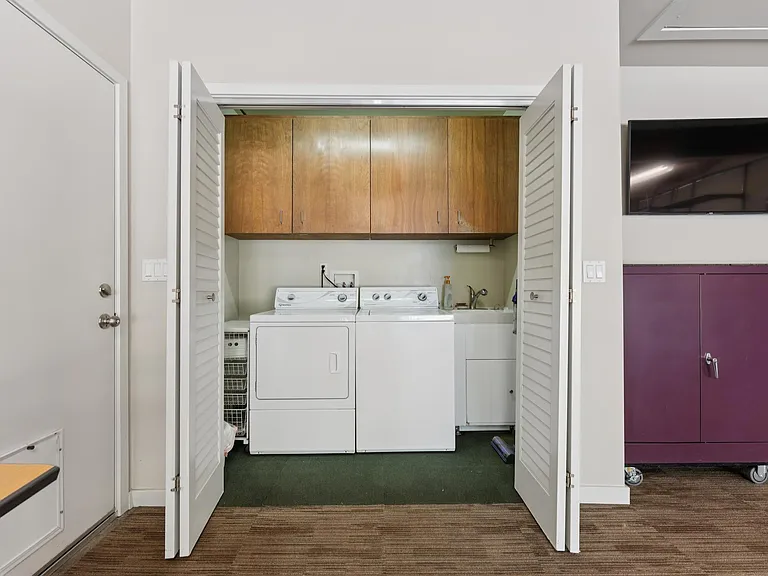 61 Bradley Ave — Photo 47