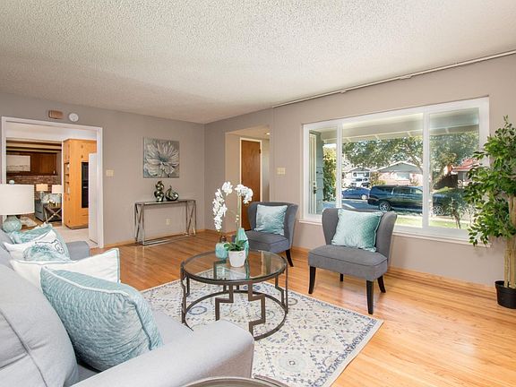 4th image of 2533 Malaga Dr