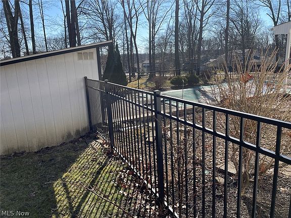 3rd image of 111 Dartmouth Dr