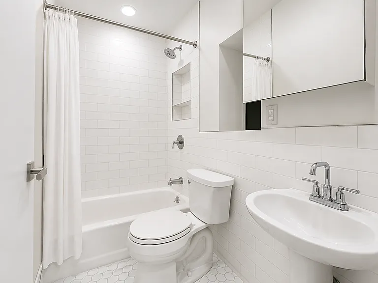 75 Pineapple St #1A — Photo 4