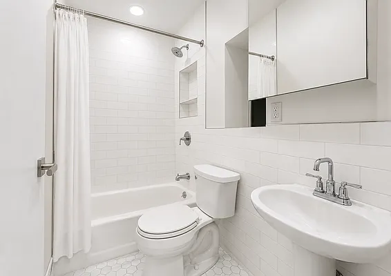 Bathroom, photo 1