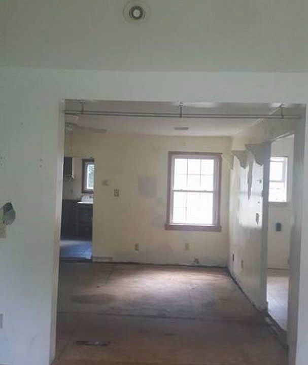 2nd image of 1582 Chestnut Ridge Rd