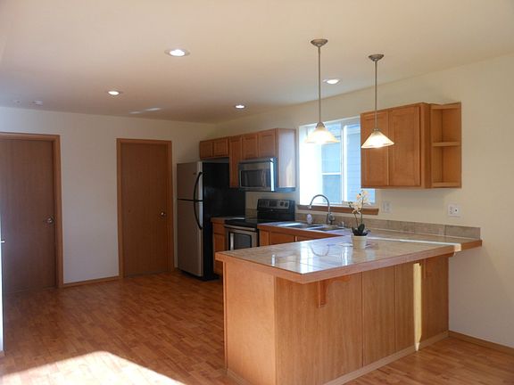 5th image of 316 W G St