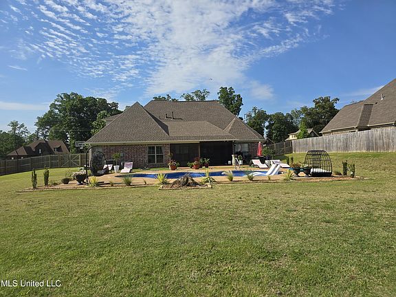 5th image of 2123 College Rd