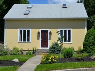 1 Damian Ct, North Providence, RI 02911