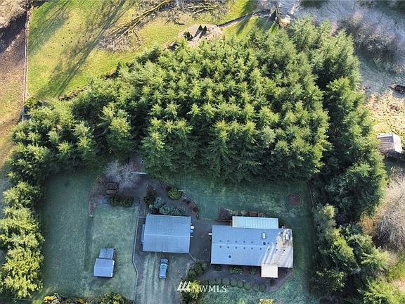 Amazing setting and location, with beautifully manicured grounds.