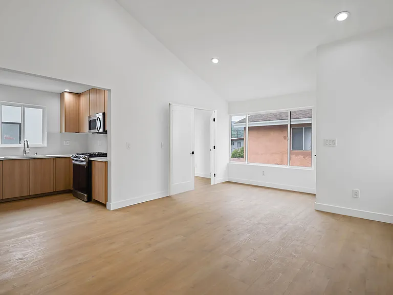 4122 Sequoia St #E — Photo 5