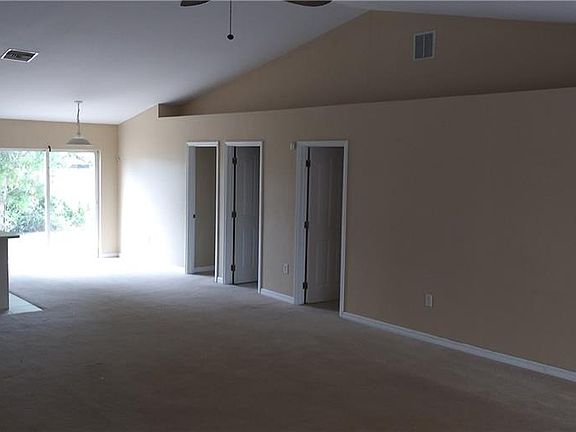 5th image of 710 Carbon St E
