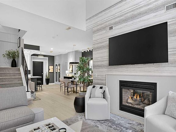 2nd image of 638 N 11th Ave SW #311