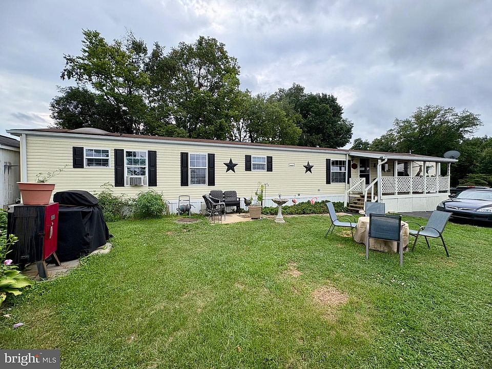 1st image of 20 Circle Dr