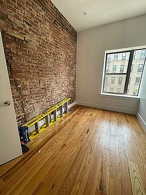 4th image of 296 Rogers Ave #4