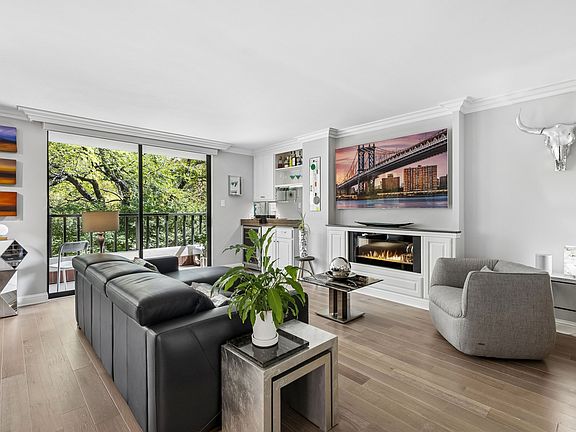2nd image of 3621 Turtle Creek Blvd APT 2D