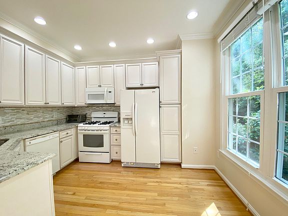2nd image of 6516 Creek Run Dr